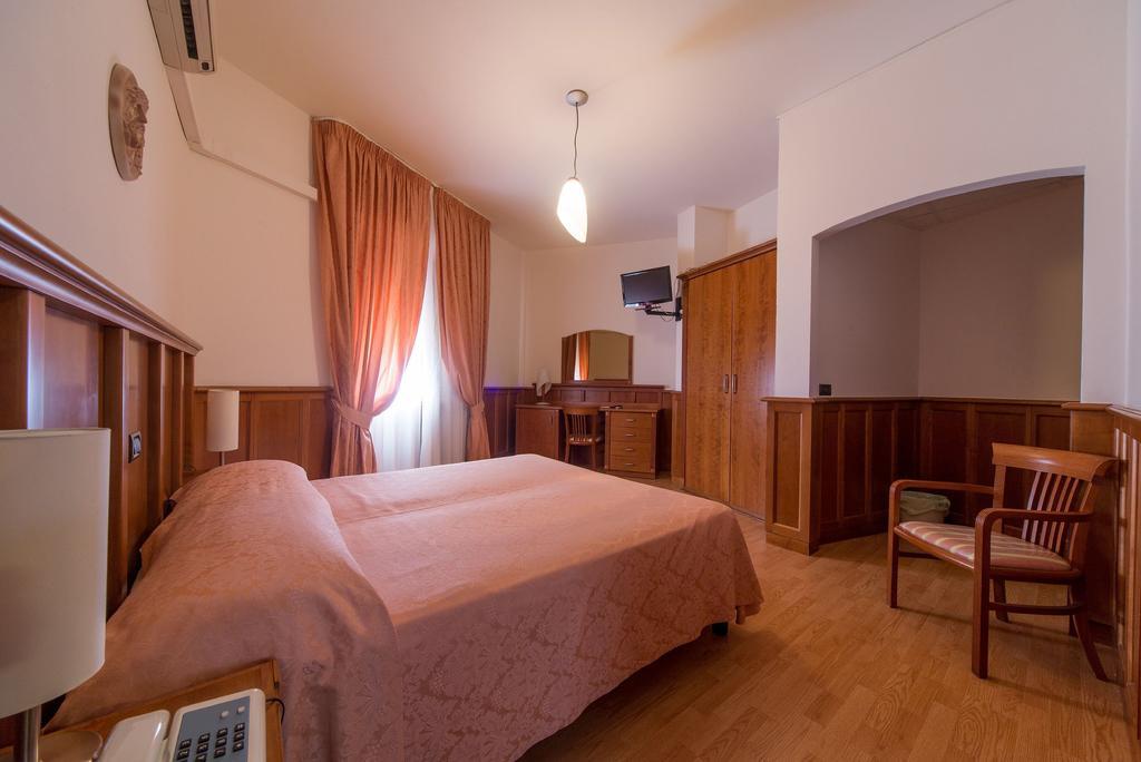Hotel Del Camerlengo Fara San Martino Номер фото